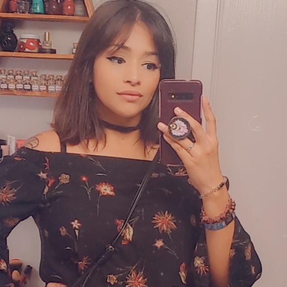 Meet your Posher, Raquel - Picture 2 of 2